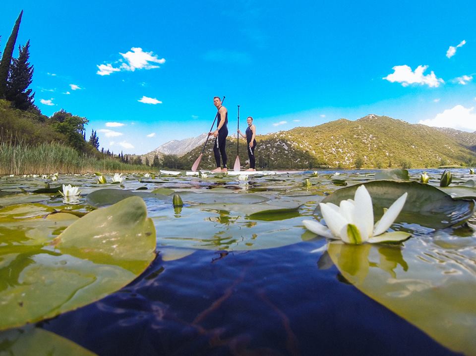 Itinerario in stand up paddle sui laghi