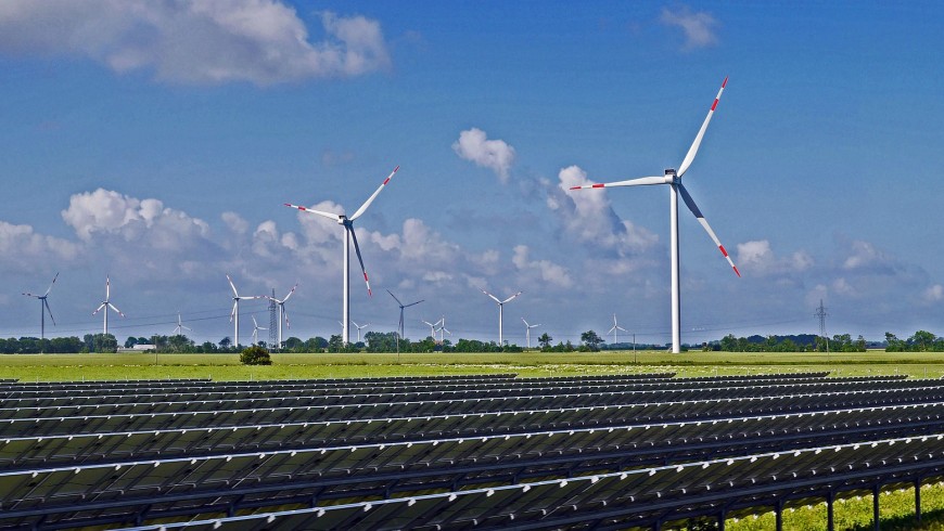 energie rinnovabili: turbine eoliche e moduli fotovoltaici