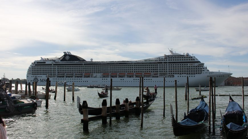 nave da crociera a venezia, una delle cause di overtourism