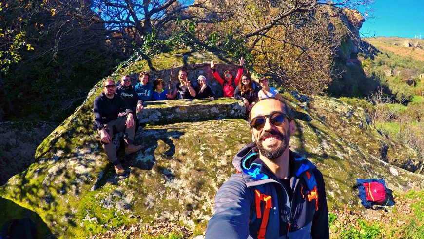 Foto di gruppo a Rocca Pizzicata, Alta Valle dell'Alcantara