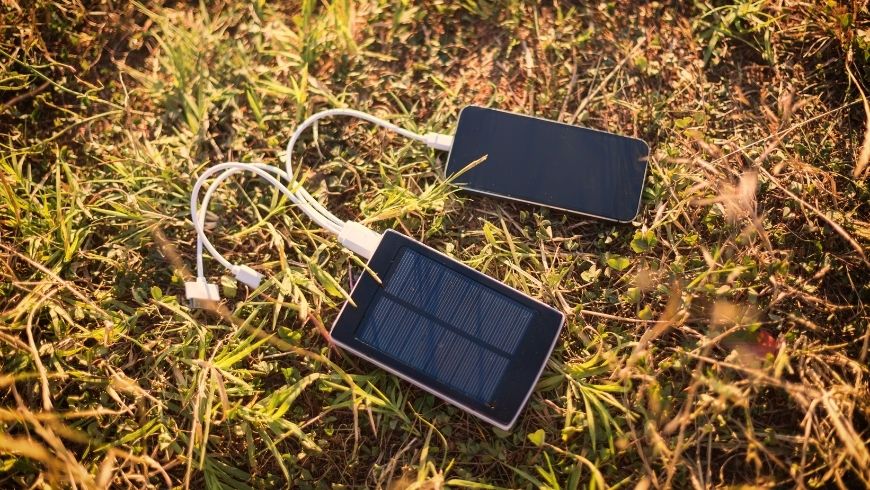 carica cellulare e batterie portatile ad energia solare