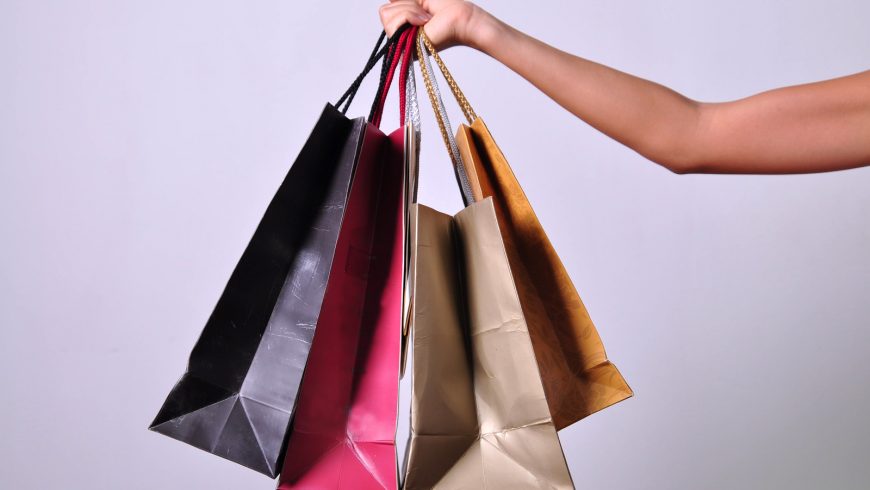 seguire i consigli eco-friendly di shopping quando si acquista
