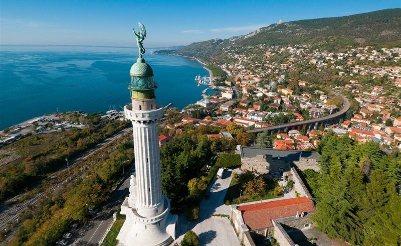 Vista panoramica dal faro della Vittoria vicino a Trieste