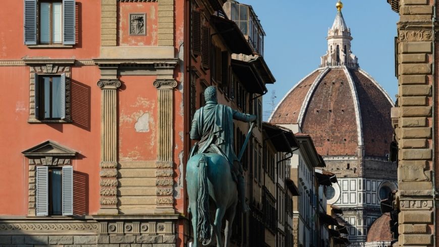 Monumento a Ferdinando I in Piazza Santissima Annunziata a Firenze