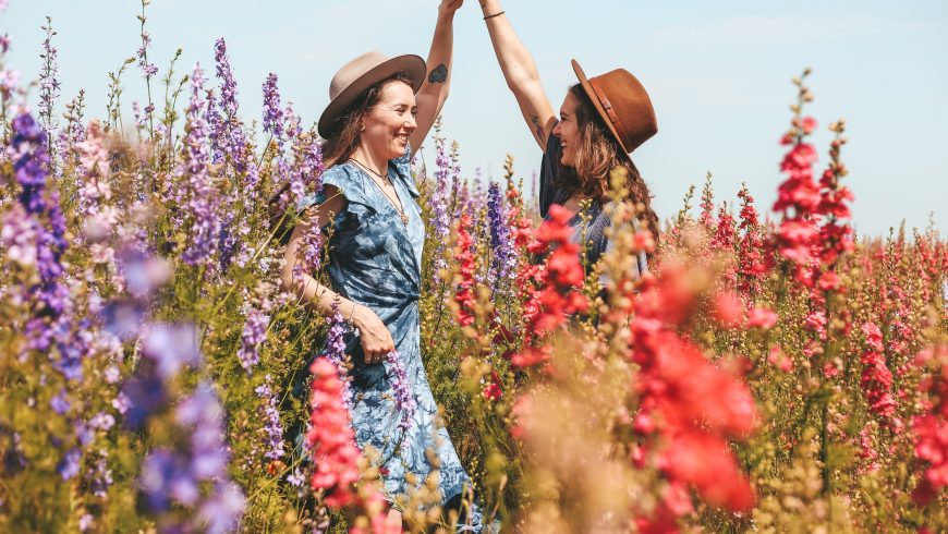 nature, responsible tourism, girls, flowers