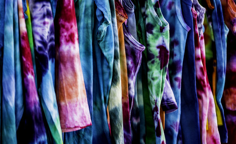 il metodo del tye dye per ricliclare il tuo guardaroba