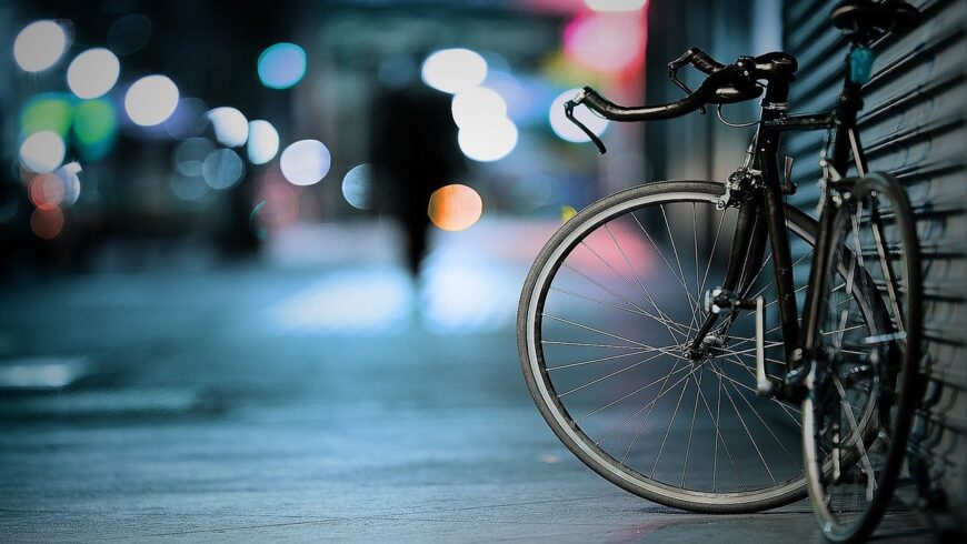andare in bicicletta per ridurre la propria impronta ecologica