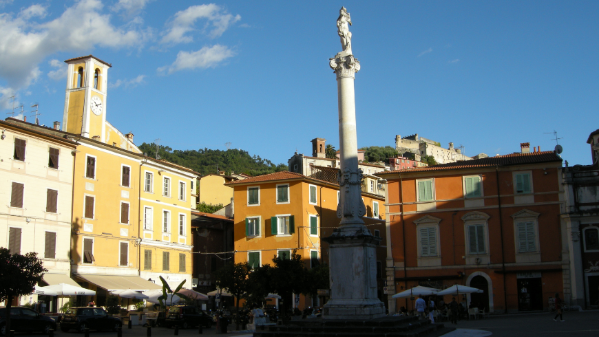 Piazza Mercurio. Foto via Wikimedia.