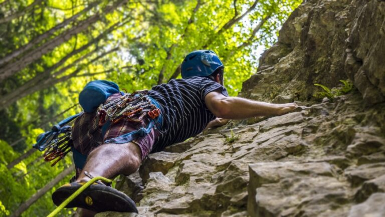 Un ejemplo de los deportes que puedes probar cerca de La Molina es la escalada