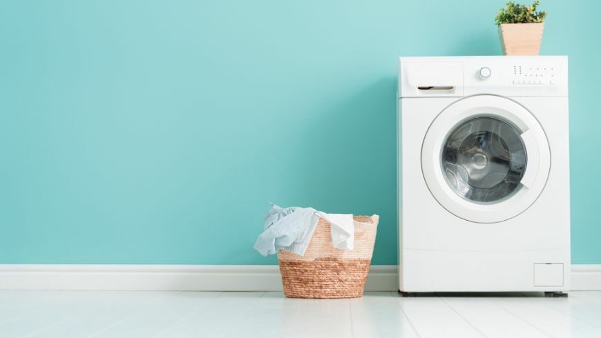 La lavatrice dev'essere utilizzata solo a pieno carico per evitare inutili sprechi di acqua