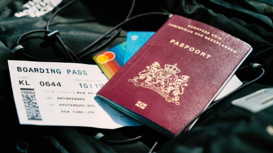Passaporto e biglietto d'imbarco