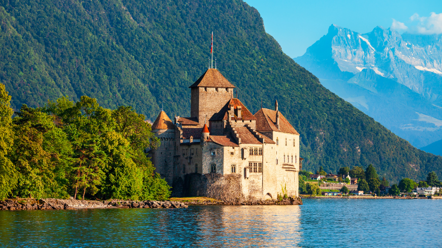 Castello di Chillon in riva al lago