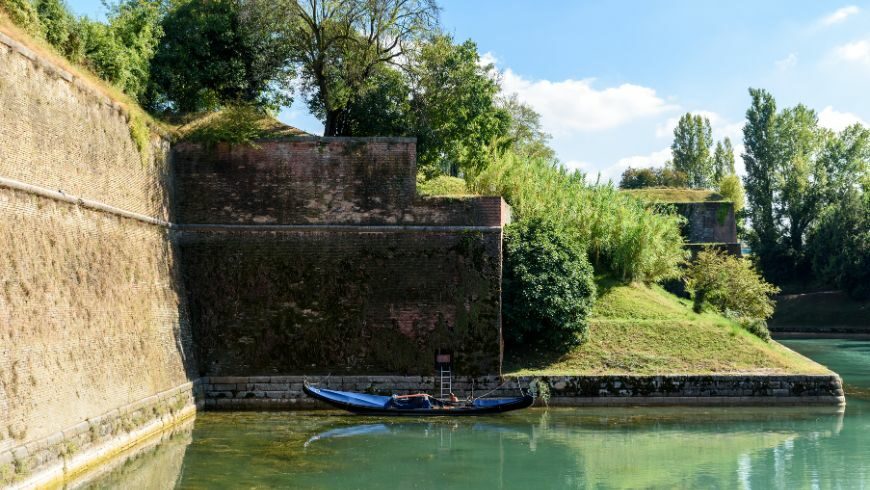 Le mura monumentali di Peschiera del Garda