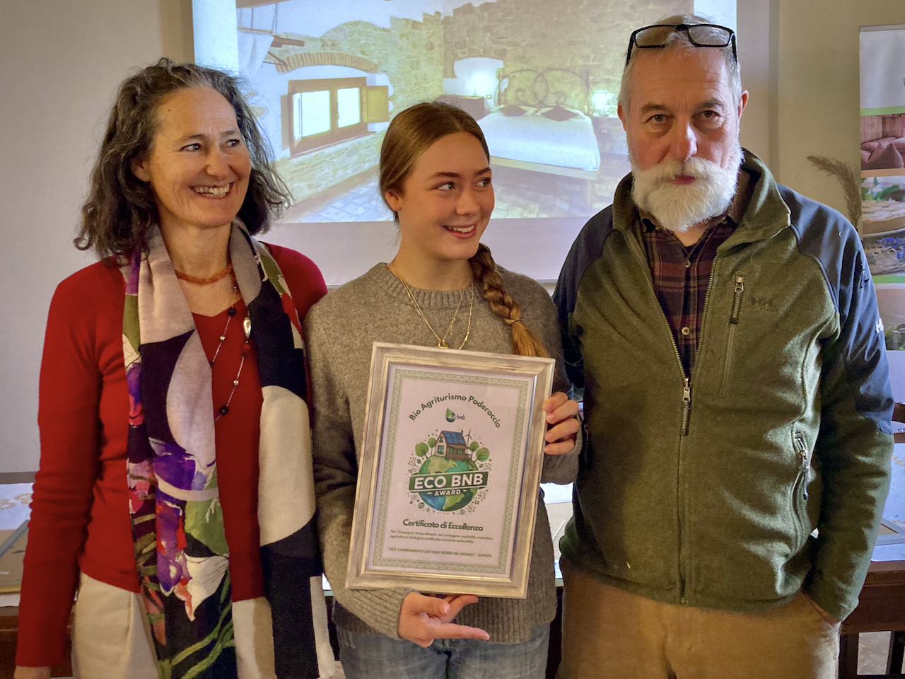 Francesca Bellacci e la sua famiglia, proprietari dell'agriturismo Poderaccio, struttura premiata agli Ecobnb Awards