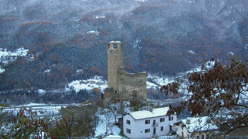 Castello di Châtelard in inverno. La Salle, Valle d'Aosta, Italia.
