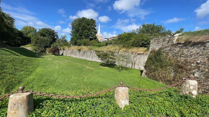Mura di Bayonne e spazio verde attorno