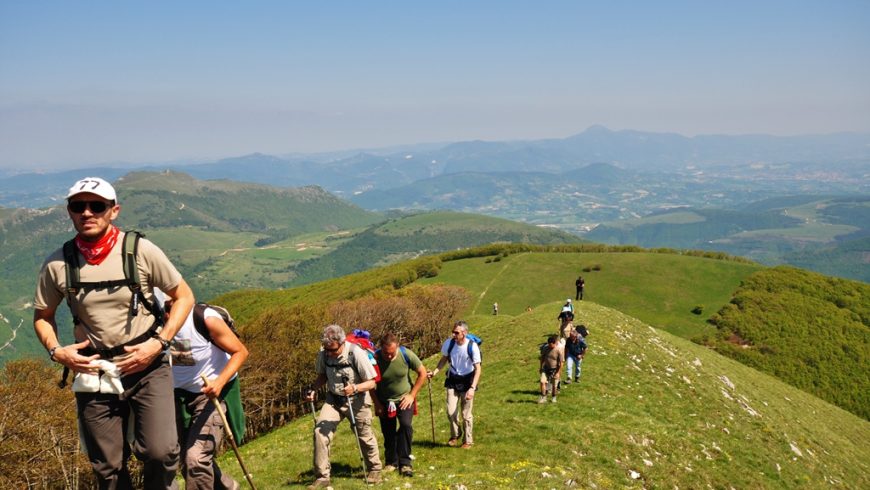 Akhir pekan untuk menemukan Gunung Catria: Keju, bir, dan trekking antara alam dan komunitas