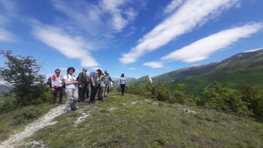 Akhir pekan untuk menemukan Gunung Catria: Keju, bir, dan trekking antara alam dan komunitas