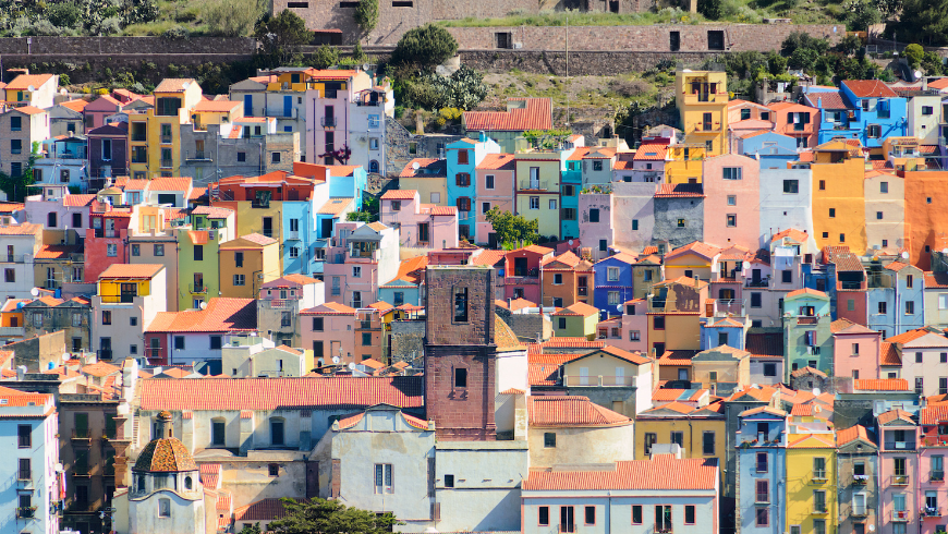 Le suggestive case colorate di Bosa, Sardegna