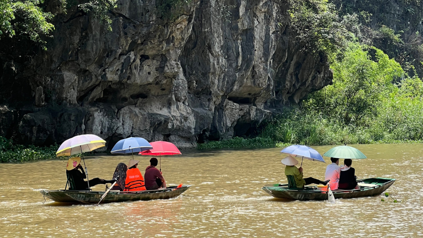 Tur perahu Trang An – ekowisata di Ninh Binh