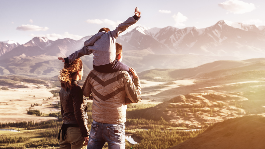 Il turismo di massa porta impoverimento delle comunità locali e inquinamento