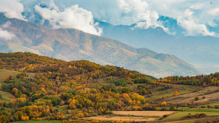 Paesaggi autunnale dei Carpazi, catena montuosa che attraversa la Romania