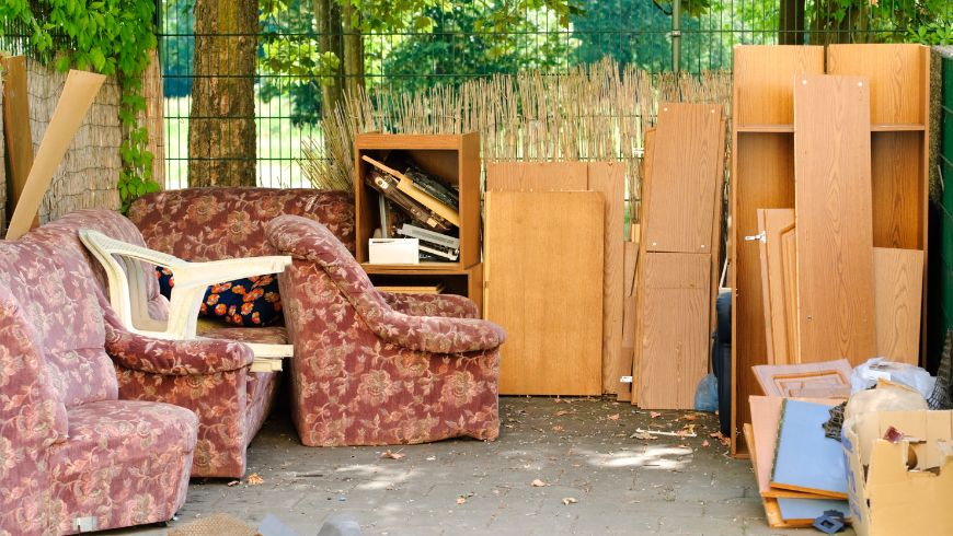 vecchi mobili, rifiuti ingombranti