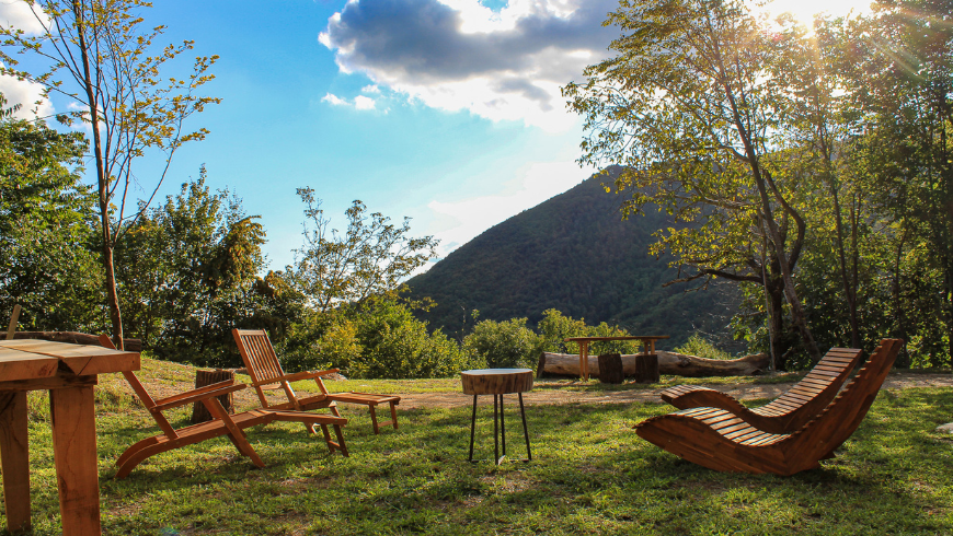 giardino esterno e paesaggio dell'agriturismo Cargador