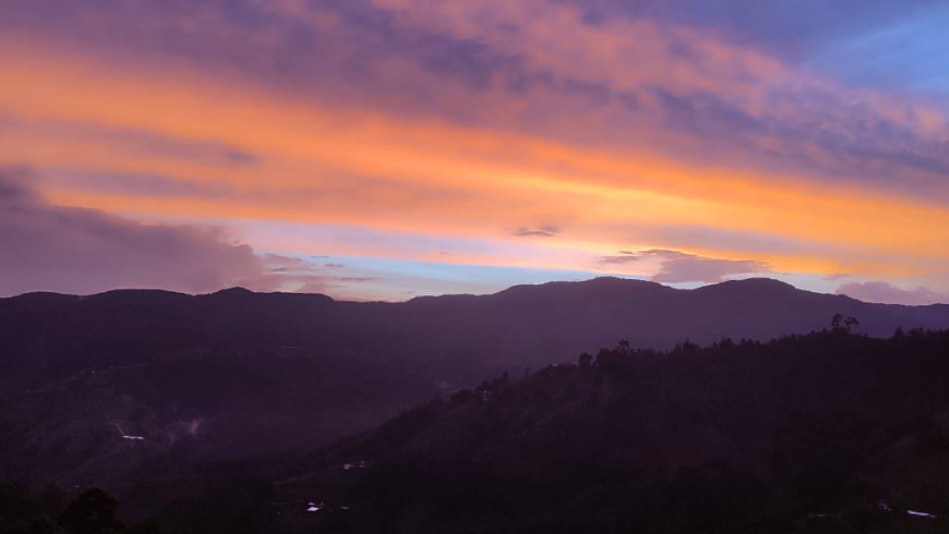 tramonto sul paesaggio naturale di Almaloca, Colombia