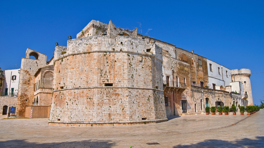 Il castello di Conversano, nelle Murge meridionali in Puglia