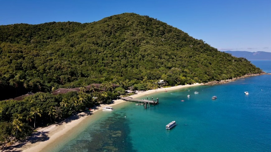 Barriera corallina sulla spiaggia di Fitzroy Island a Cairns, Australia