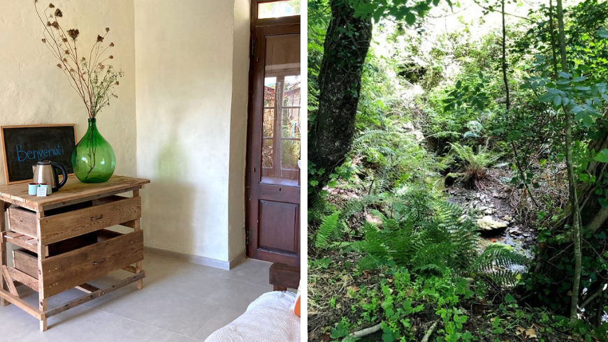 Porta di entrata del casolare con scritta "benvenuti" e bosco con ruscello