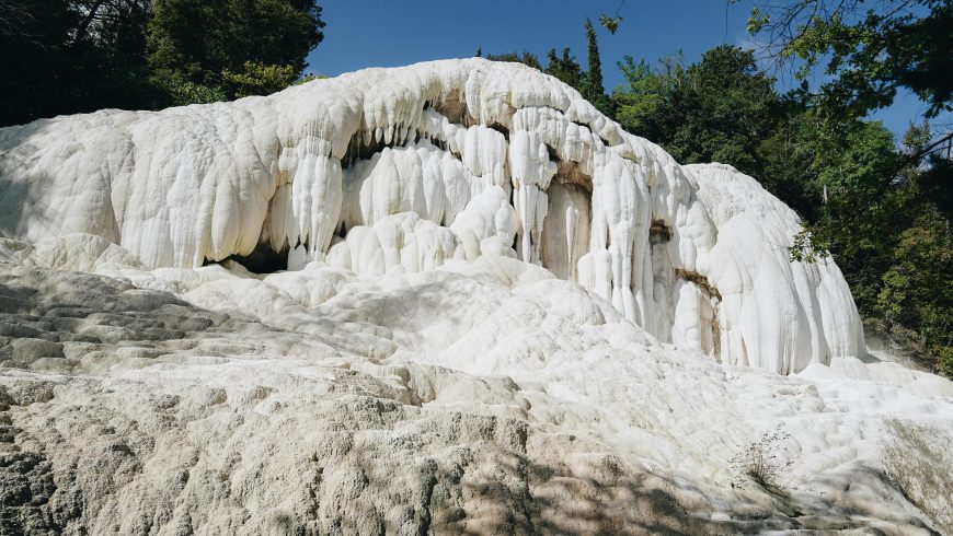 La "Balena Bianca" ai Bagni San Filippo