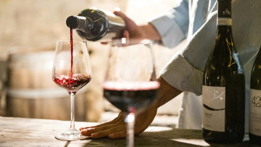 Degustazione di vino in Val d'Orcia