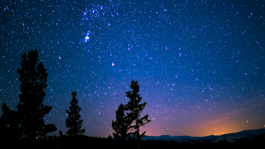 Cielo stellato di notte, senza inquinamento luminoso