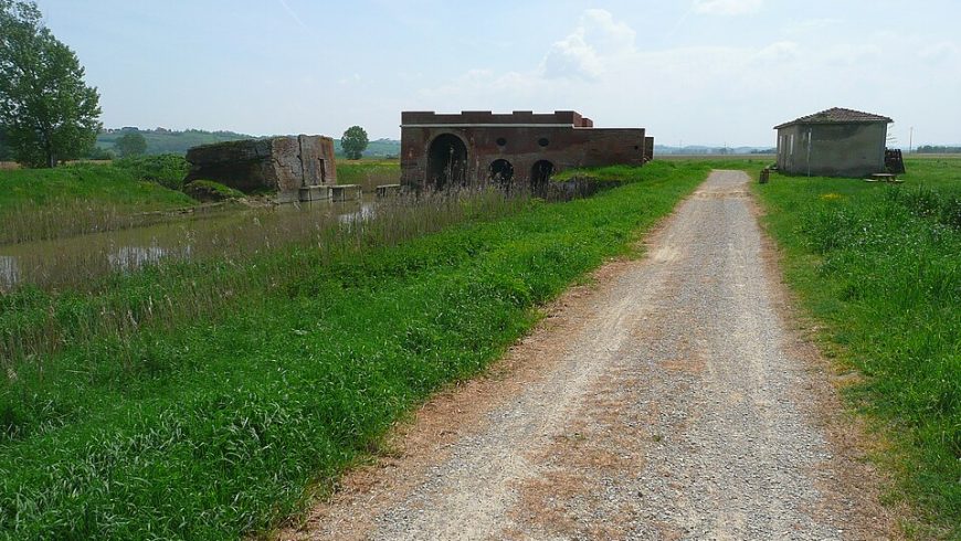 Sentiero della bonifica in prossimità del Callone di Valiano, Montepulciano