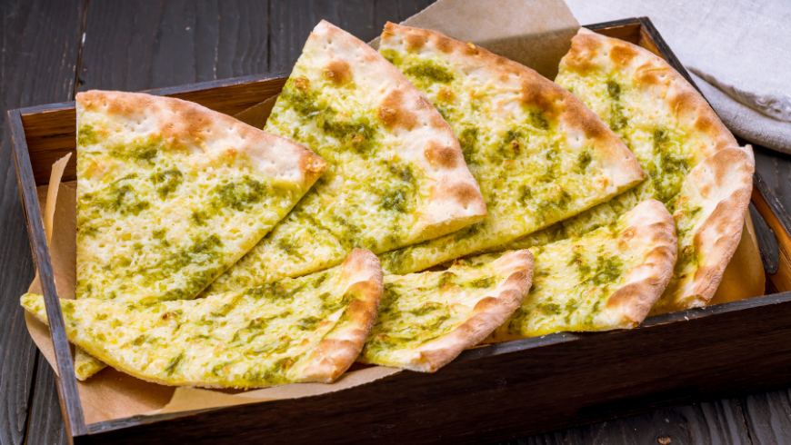 Focaccia pesto e formaggio a Levanto