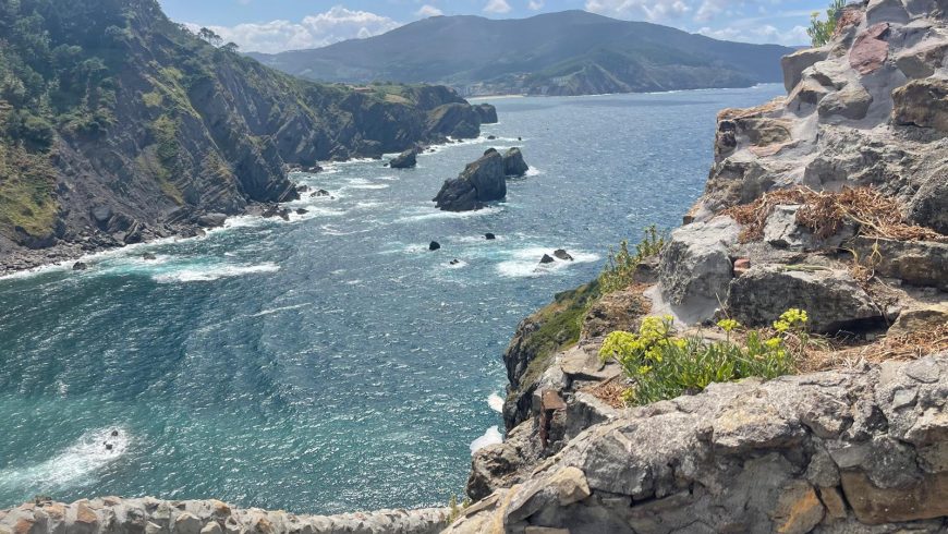 vista magnifica sul paesaggio dall'eremo di San Juan de Gaztelugatxe