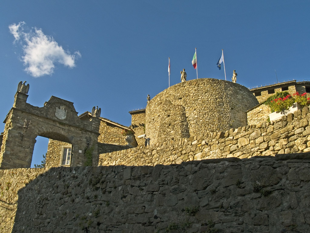 Compiano Castle, Emilia Romagna, Italy, ph. by Ciccio Pizzettaro, via flickr