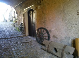 a narrow alley in Colla Micheri (SV)