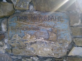 the tile on the grave of Heyerdahl (Colla Micheri, SV)