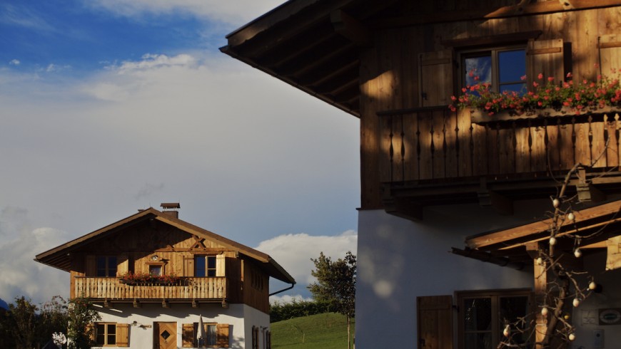 Have you ever slept in a typical cabin in Trentino? It is the unusual and eco-sustainable offer of the Pineta Hotels in Tavon, unusual accommodations