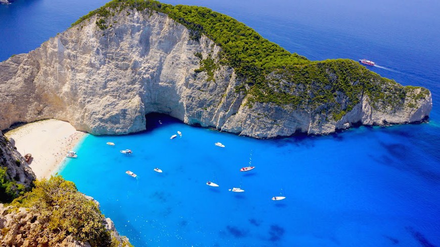 Discover Greece's sea: an idea to experience water and find happiness