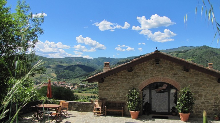 A welcoming organic farm nestled in the hills of Chianti Rufina, in Valdisieve (Tuscany)