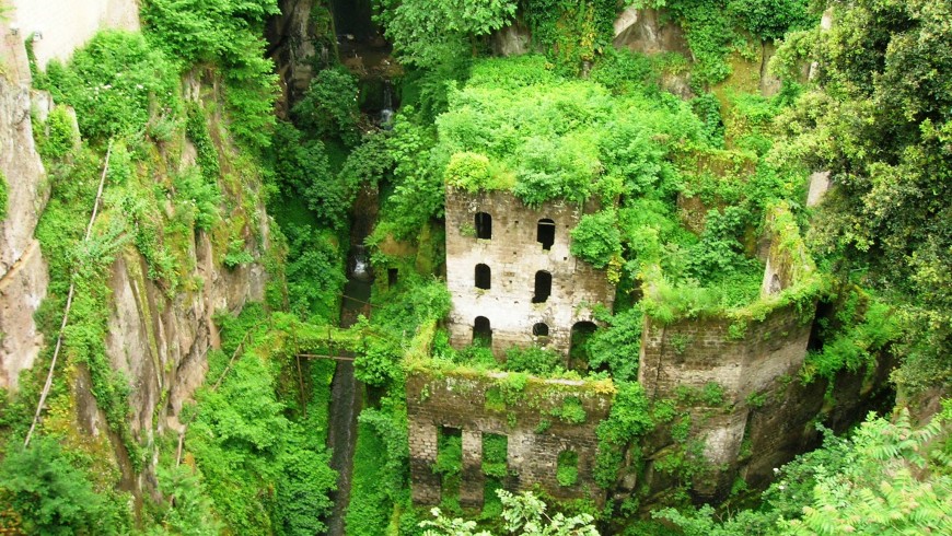 The Vallone dei Mulini, among the magical places of Sorrento