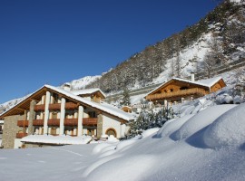 Notre Maison surrounded by snow, the perfect starting point for your excursions