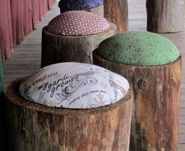 Wood stools, garden, photo via Pinterest