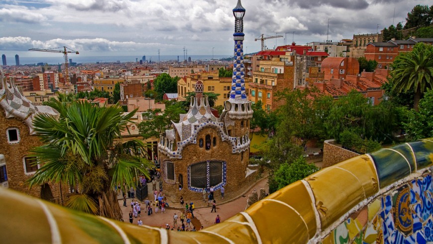 Parc Güell, Barcelona, colors on holiday, photo by Umberto Nicoletti via flickr