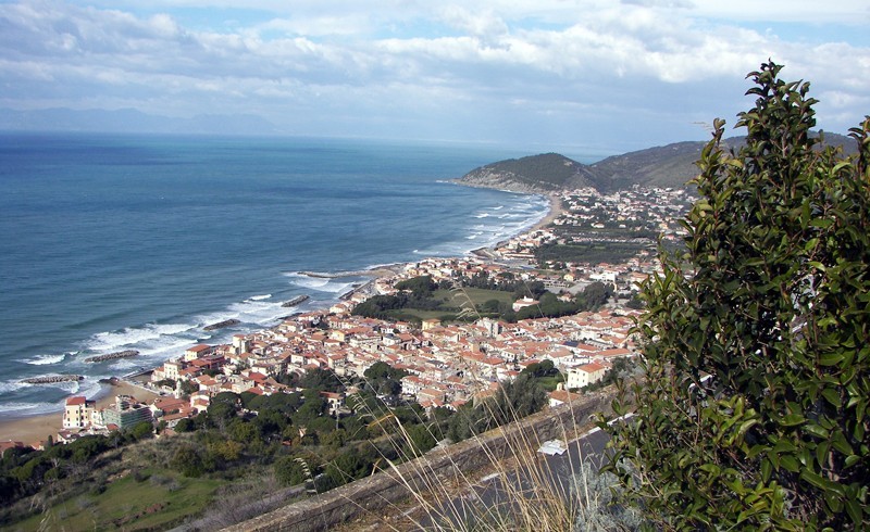 A view from Cilento, Santa Maria di Castellabate, photo by Wikimedia commons