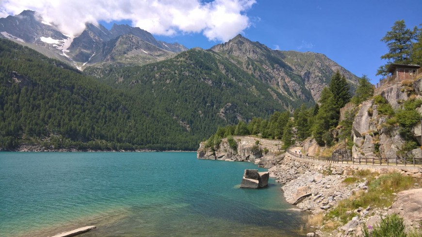 The tour around Ceresole Reale Lake is suitable for everyone